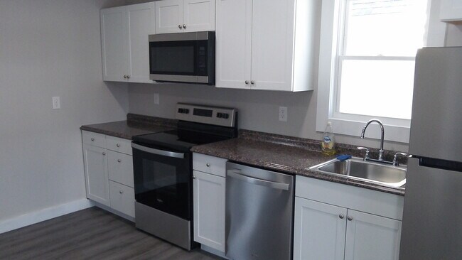 Kitchen2ndpic - 215 Willow St