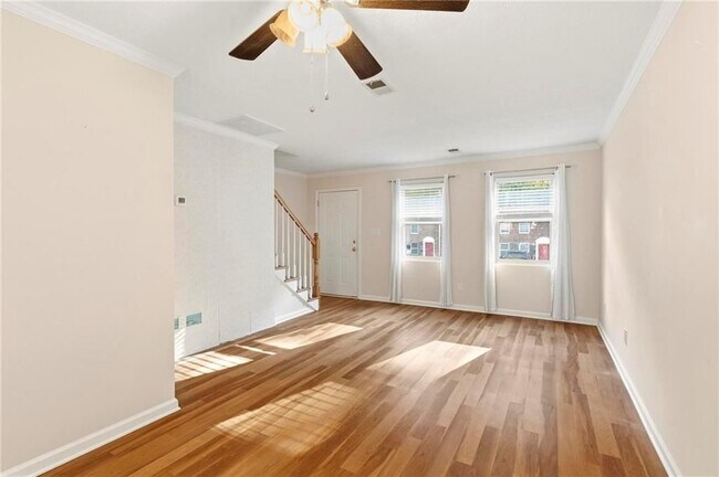 Foto del edificio - 245 Winding River Dr