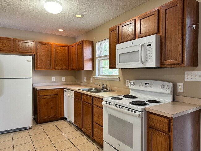 Building Photo - 201 Tanbark Dr