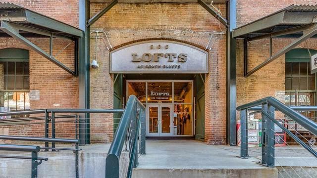 Building Photo - Huge 1 bd 1 bath with flex room in Lofts. ...