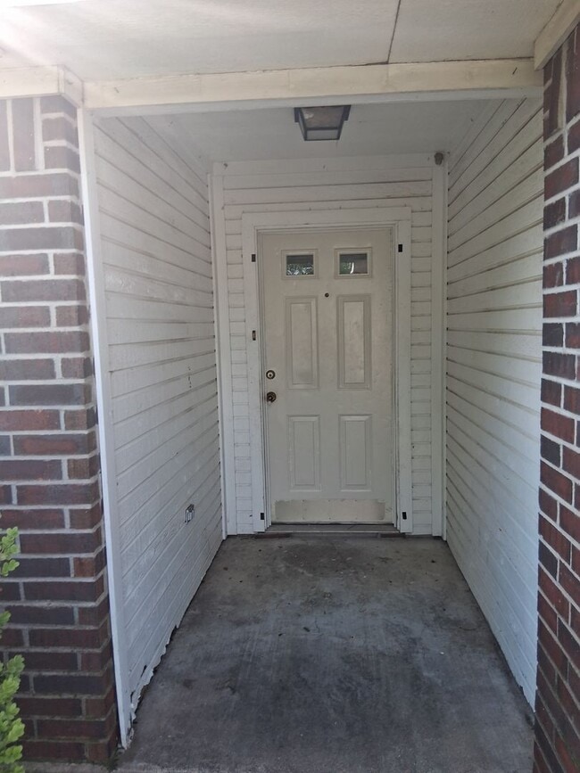 Building Photo - 3806 Lone Oak Dr