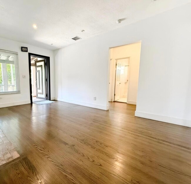 Foto del edificio - 1500 SW 18th St