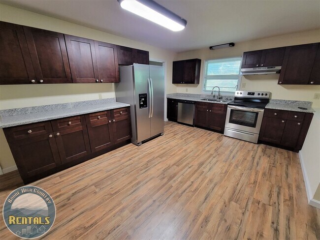 Foto del edificio - 5BR House Centrally Located in Boone
