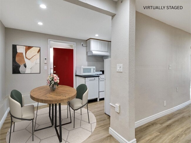 Building Photo - 985 1/2 Dexter St