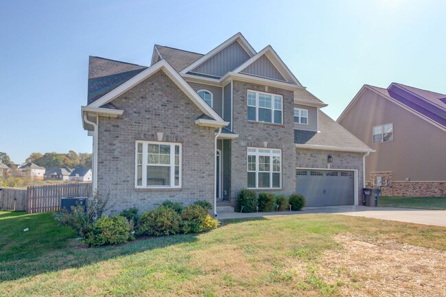 Building Photo - HUGE house in Farmington