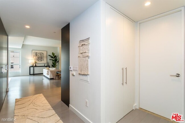 Foto del edificio - 1 br, 1 bath Condo - 6250 Hollywood Blvd U...