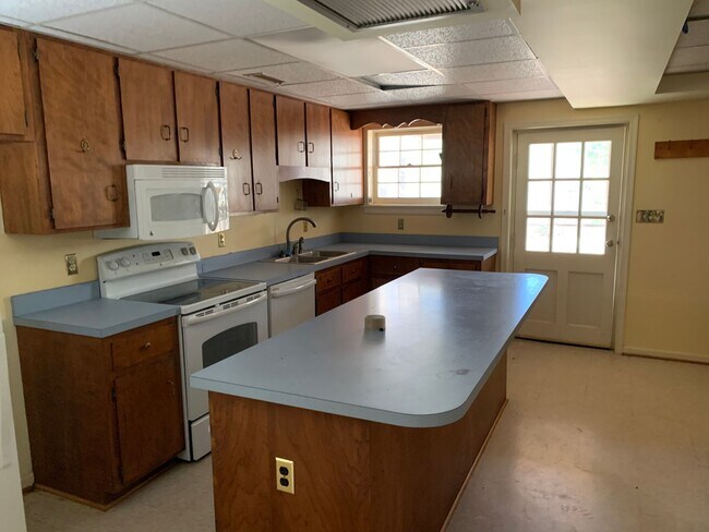 Building Photo - 469 Ruckers Rd