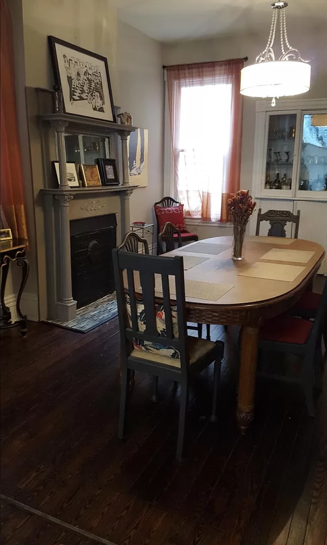 Building Photo - Amazing Rowhouse in Churchill!!