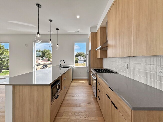 Foto del edificio - $0 DEPOSIT OPTION. BRAND NEW 4 BED 3 BATH ...