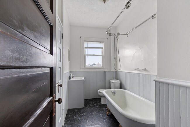 Building Photo - 229 Cory St