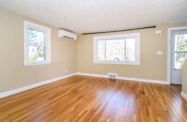 Building Photo - 7 Ferndale Rd