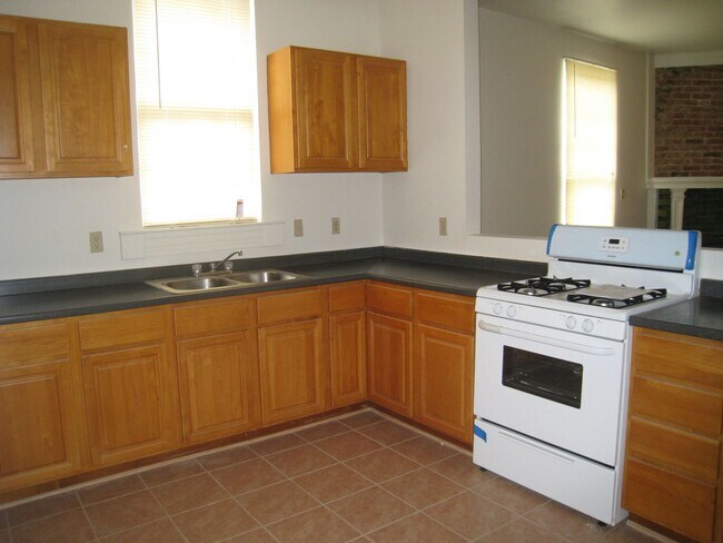 Building Photo - (PAST)2413-15Maren