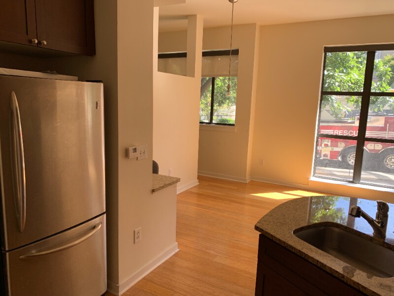 Foto principal - 525 E 6th St