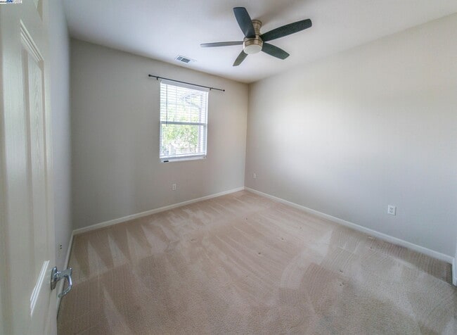 Building Photo - 912 Joree Ln
