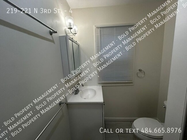 Foto del edificio - 219-221 N 3rd St.-4