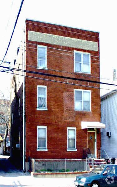 Primary Photo - 374 Howe Ave