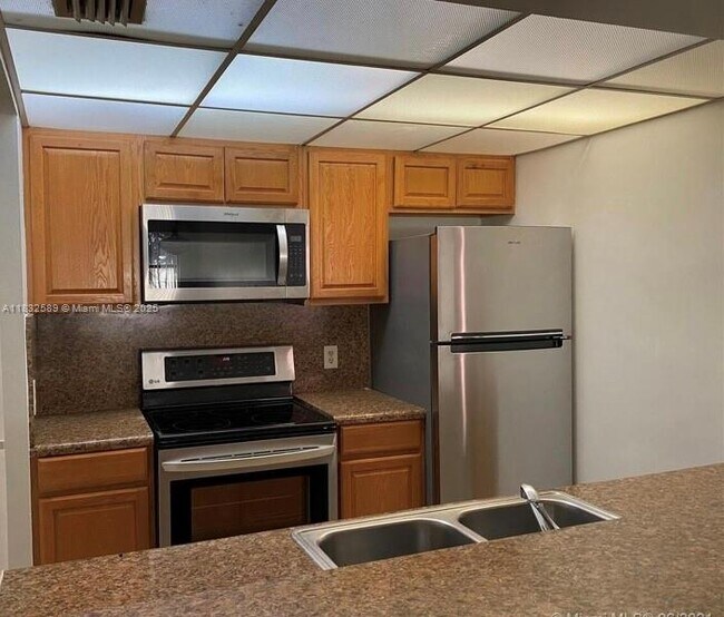 Building Photo - 8100 Geneva Ct