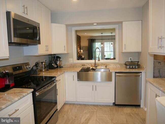 Foto del edificio - 2774 Grovemore Ln
