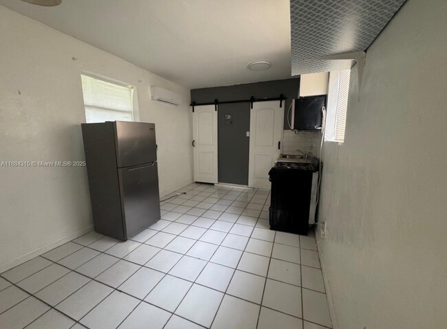 Foto del edificio - 1779 SW 5th St
