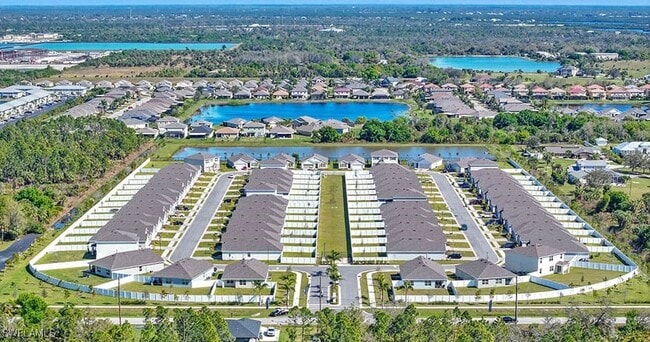 Foto del edificio - 24055 Peaceful Brk Lp