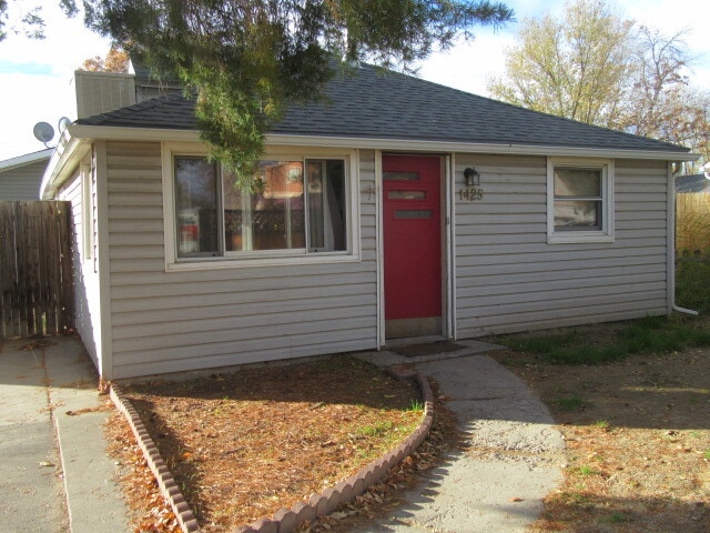 Building Photo - 1425 Pinyon Ave