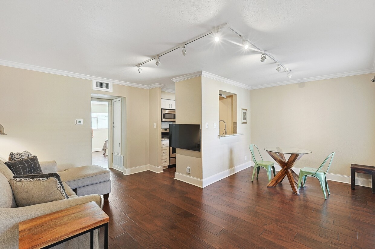 Foto principal - 3402 Garrott St