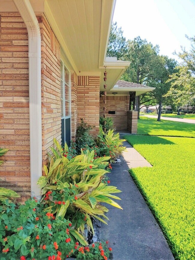 Foto del edificio - 7919 Montglen Dr