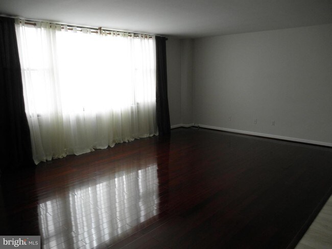 Foto del edificio - 4600 Duke St