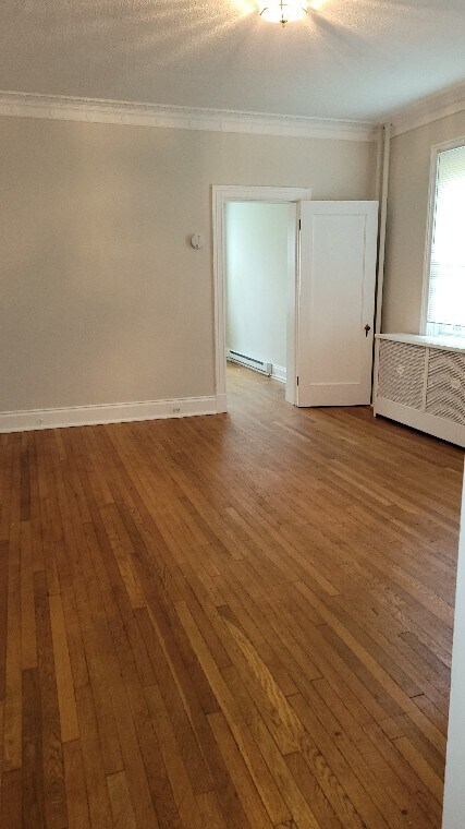 Living Room Pic 1 - 4109 Roland Ave
