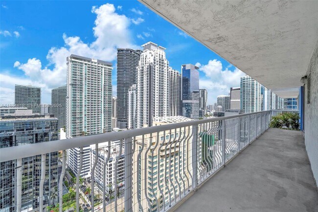 Foto del edificio - 1200 Brickell Bay Dr