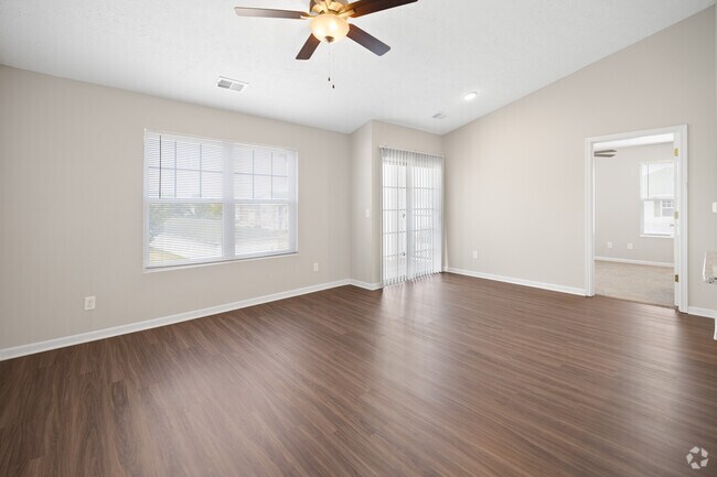 Interior Photo - Emerald Lakes