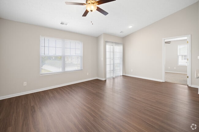 Interior Photo - Emerald Lakes