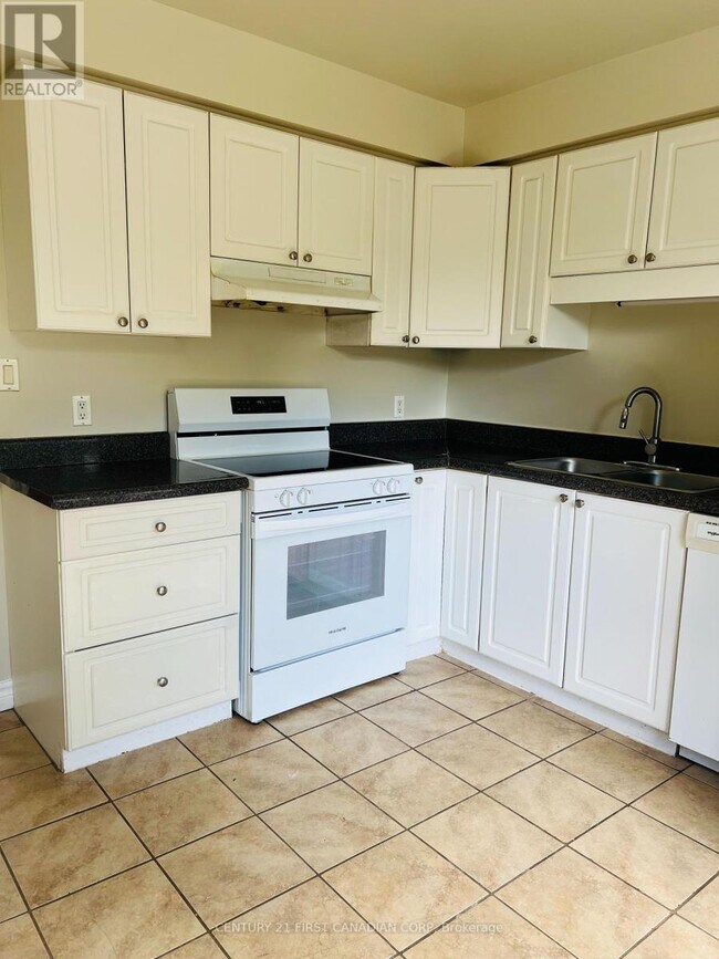 Building Photo - 135 Belmont Dr