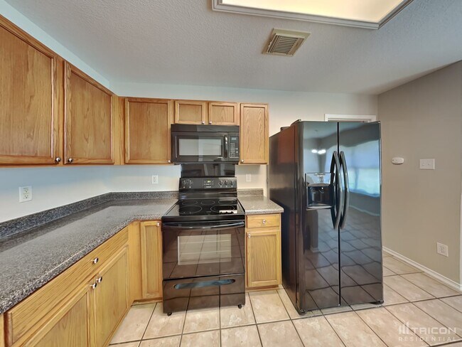 Building Photo - 7621 Forest Vale Live Oak TX