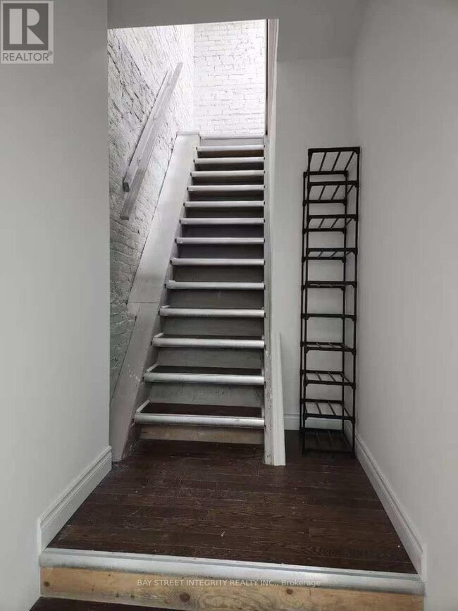 Photo du bâtiment - 71 Main St E