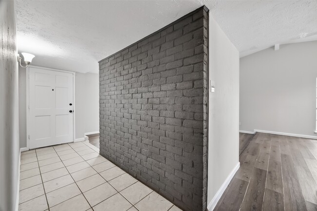 Building Photo - 14034 Lourdes Dr