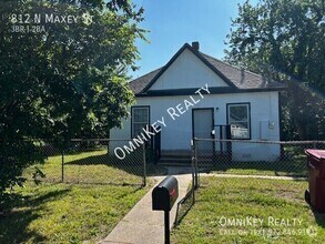 Building Photo - 812 N Maxey St