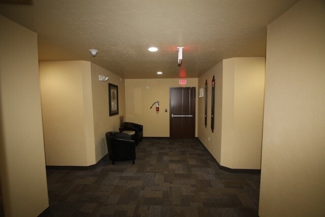 2 Bedroom Condo close to Downtown and Shop... - 2 Bedroom Condo close to Downtown and Shop...