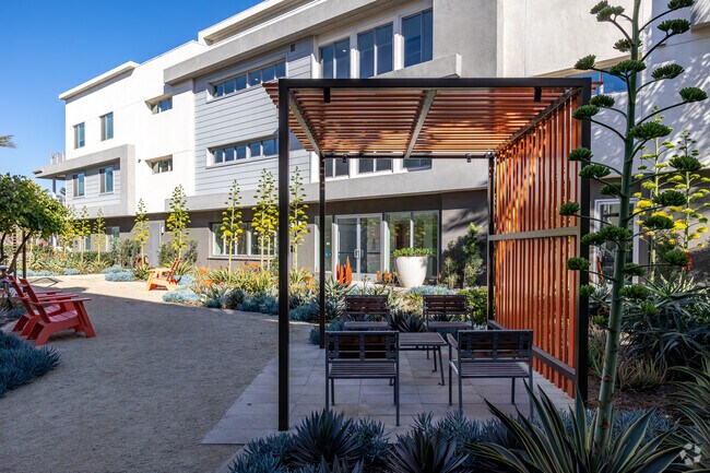 Foto del edificio - A-Town Townhomes