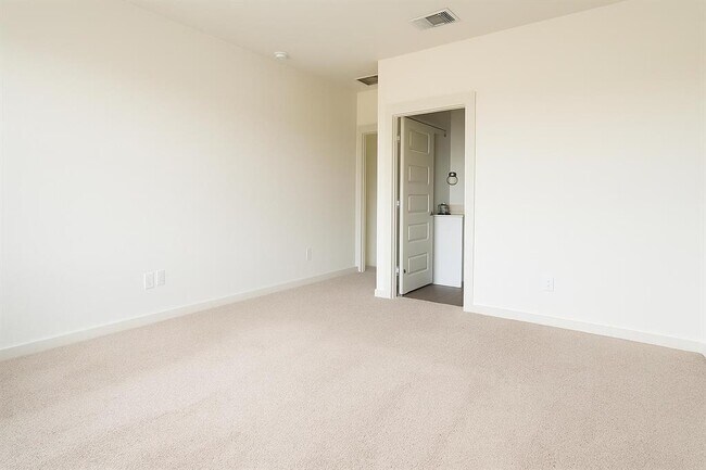 Foto del edificio - 125 Big Sandy Creek Dr