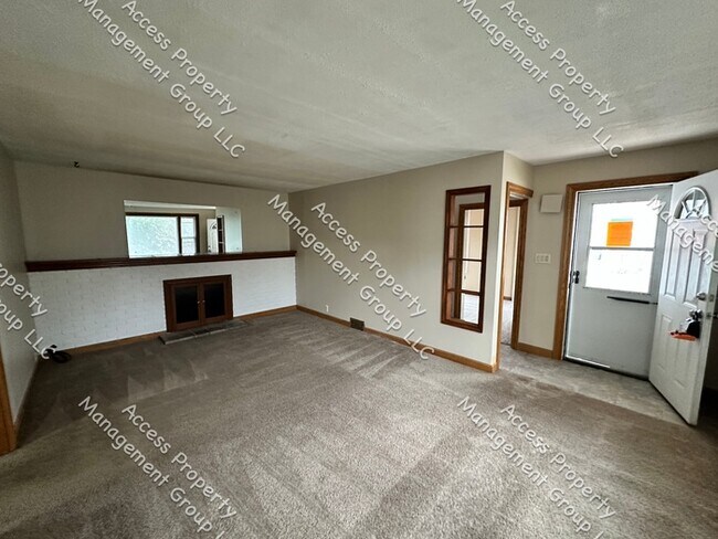 Building Photo - NW Side 3 Bedroom with off-street Parking