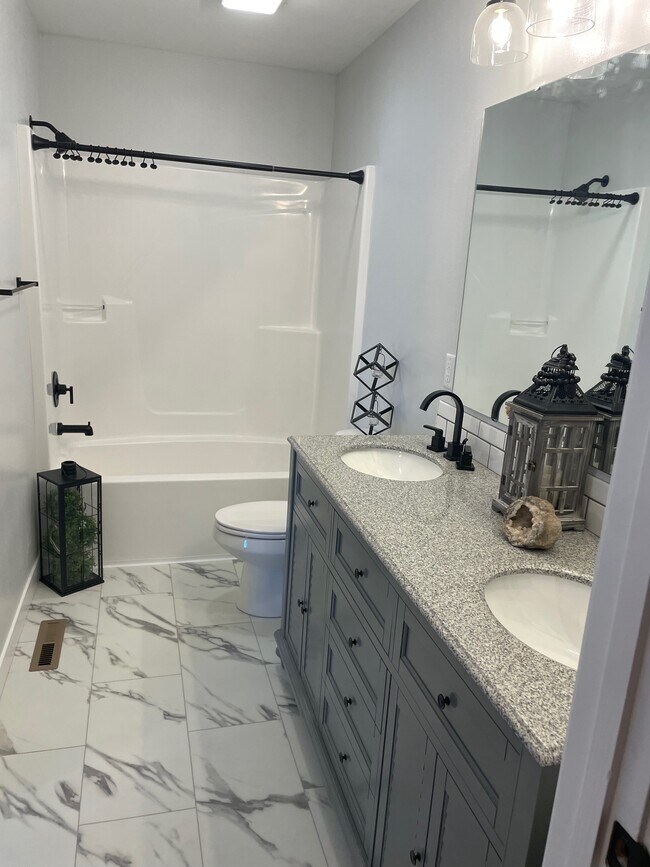 Foto del edificio - 1895 Maple Tree Ln