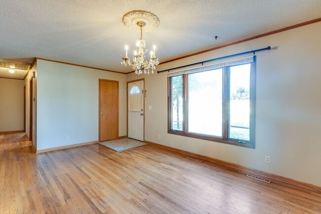Building Photo - 3542 S Bonn St