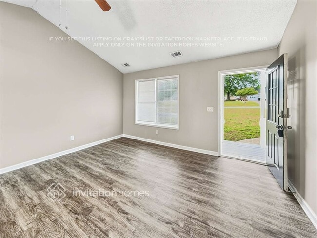 Building Photo - 443 Linda Ln