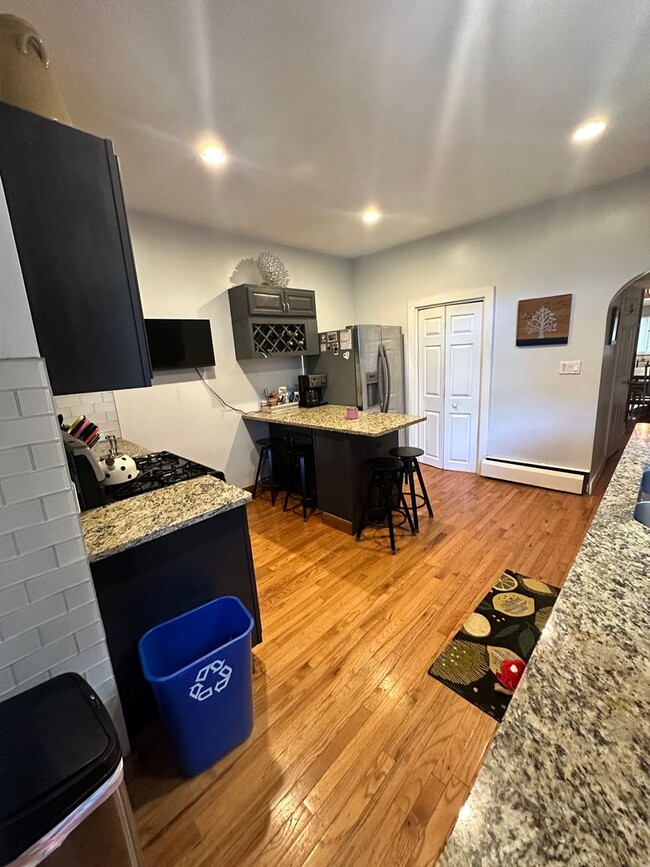 Building Photo - Beautifully Renovated 3-Bedroom Rental in ...