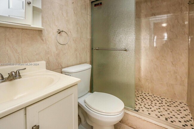 Building Photo - 1021 SW 104th Ct