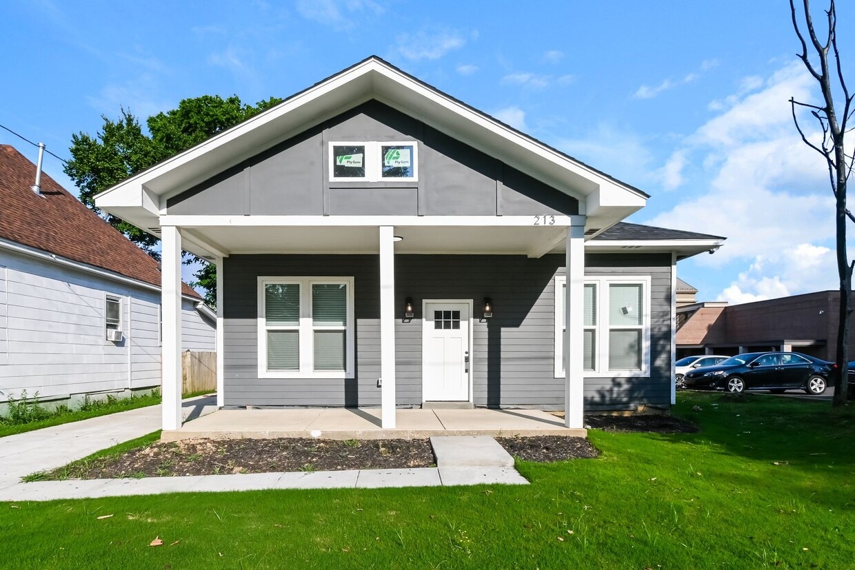 Primary Photo - Charming Midtown Home Near Overton Park!