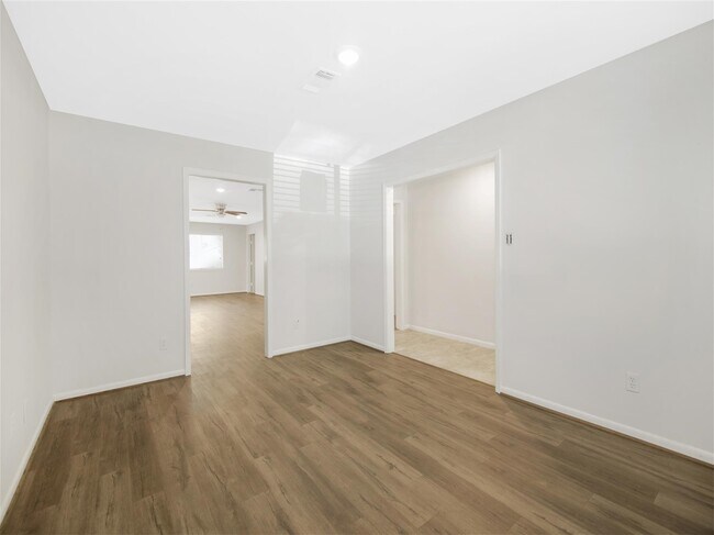 Building Photo - 5830 Ettrick Dr