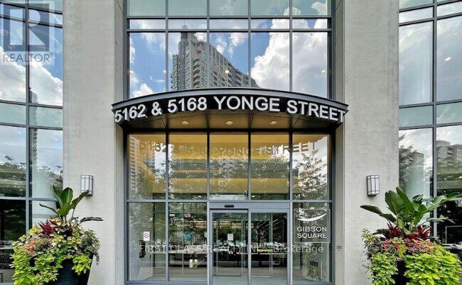 Photo du bâtiment - 5168 Yonge St