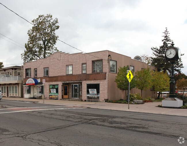 Foto principal - 102 S Main St
